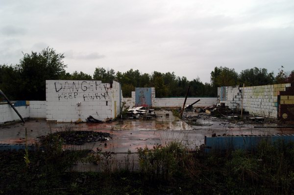Lakes Drive-In Theatre - Concession And Projection